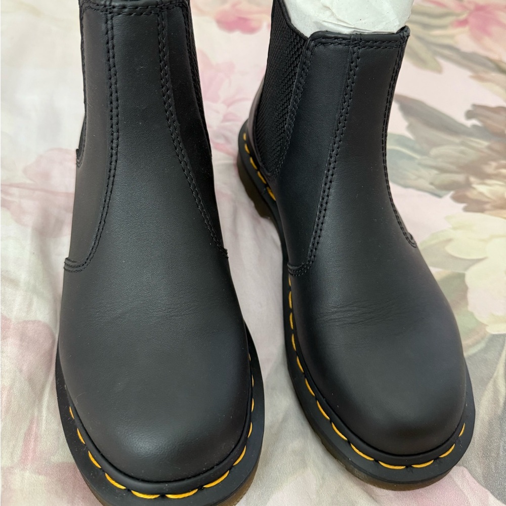 Dr. Martens 2976 Smooth Leather Chelsea Boots, black, women’s size 6